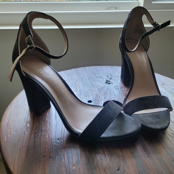 Steve Madden Black Suede Block Heel Sandal - Picture 1 of 5